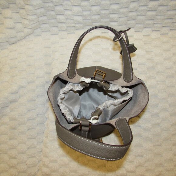 Women's Cowhide Bucket Bag, Fashionable Solid Color Taupe Handbag - Picture 12 of 14